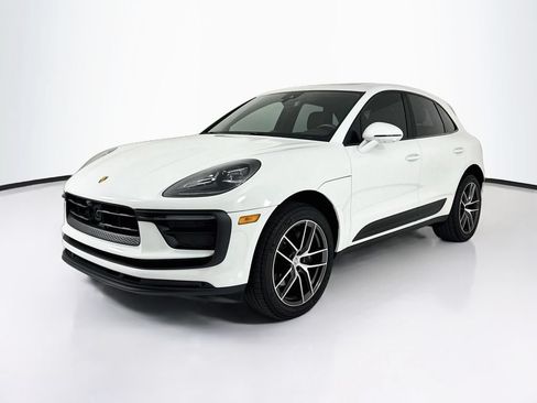 Certified 2025 Porsche Macan AWD/4WD image 1
