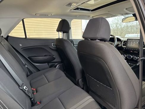 Used 2023 Hyundai Venue SEL image 25