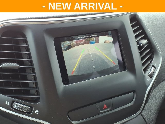 Used 2019 Jeep Cherokee Latitude Plus FWD image 29