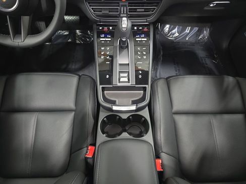 New 2026 Porsche Macan image 20