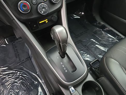 Certified 2022 Chevrolet Trax LT w/ LT Convenience Package image 17