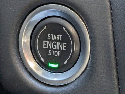 Used 2022 Chevrolet Suburban Z71 image 32