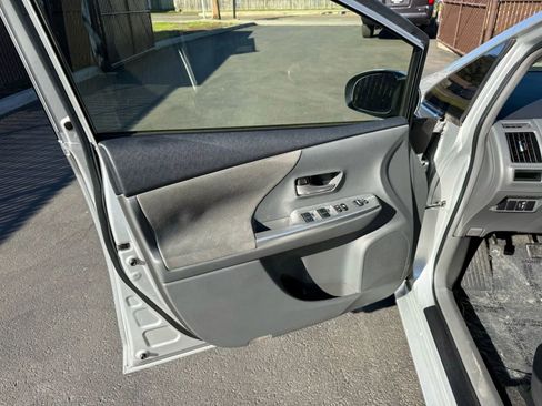 Used 2013 Toyota Prius V Two image 8