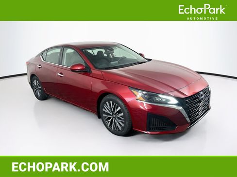 Used 2023 Nissan Altima 2.5 SV FWD image 1