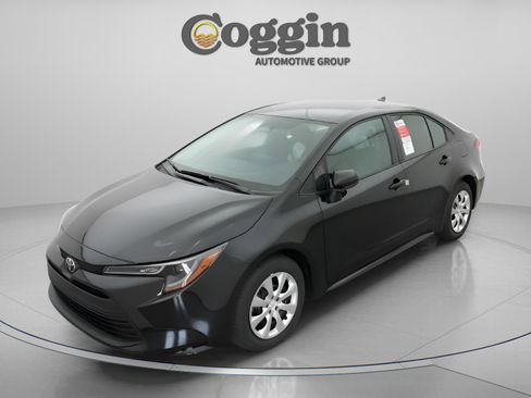 Used 2025 Toyota Corolla LE image 32