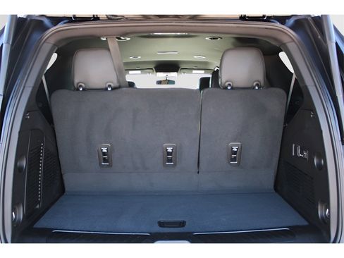 Used 2022 GMC Yukon SLT w/ SLT Luxury Package image 13