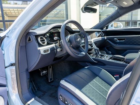 New 2025 Bentley Flying Spur Plug-In Hybrid image 2