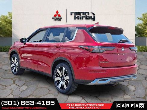 New 2025 Mitsubishi Outlander SE image 3