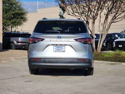Used 2022 Toyota Sienna LE image 7