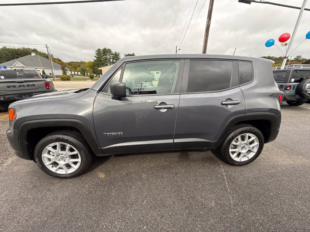Certified 2023 Jeep Renegade Latitude AWD/4WD image 2