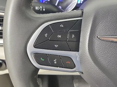 Used 2023 Chrysler Pacifica Touring-L FWD image 24