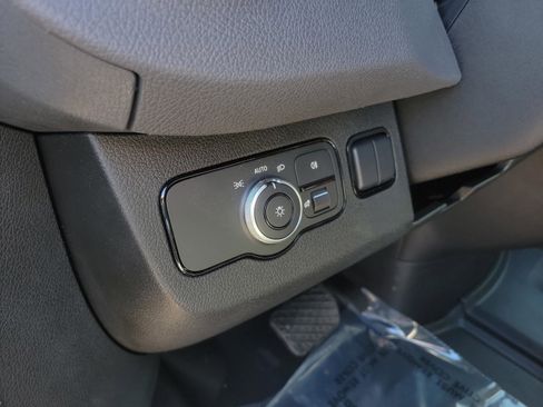 Used 2025 Mercedes-Benz Sprinter 2500 image 36