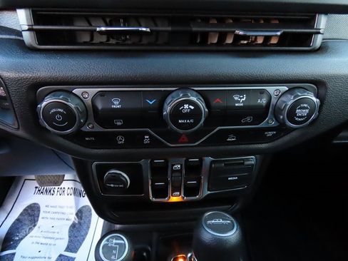 Used 2025 Jeep Gladiator Sport image 26