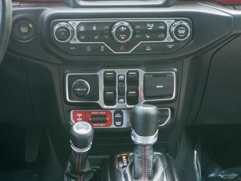Used 2023 Jeep Wrangler Unlimited Rubicon w/ Cold Weather Group AWD/4WD image 17