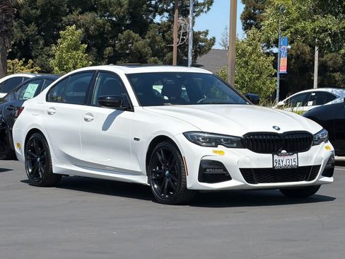 Used 2022 BMW 330e w/ M Sport Package RWD image 5