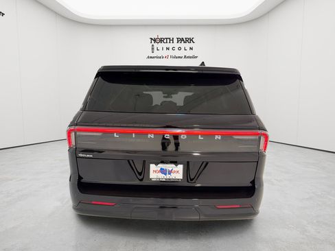 New 2026 Lincoln Navigator L Reserve AWD/4WD image 28