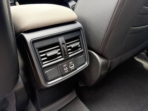 Used 2025 Subaru Forester Premium AWD/4WD image 18