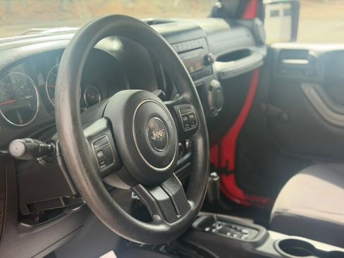 Used 2013 Jeep Wrangler Unlimited Sport image 10