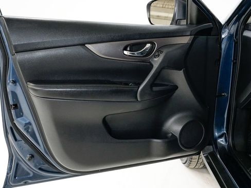 Used 2015 Nissan Rogue SV image 7