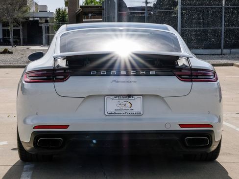 Used 2018 Porsche Panamera 4 image 9