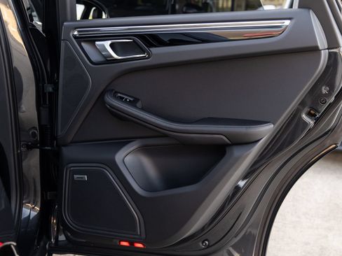 Certified 2026 Porsche Macan S AWD/4WD image 39