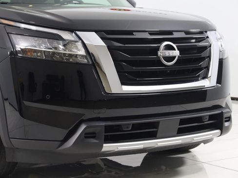 Used 2023 Nissan Pathfinder SL image 38