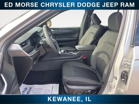 New 2026 Jeep Grand Cherokee Laredo w/ Trailer Tow Package AWD/4WD image 9