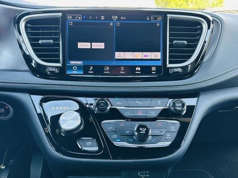 New 2026 Chrysler Pacifica Select w/ Quick Order Package 2EV image 22