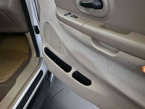 Used 2002 Ford F150 XLT image 24