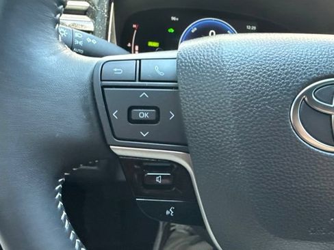 Used 2025 Toyota Camry SE FWD image 10
