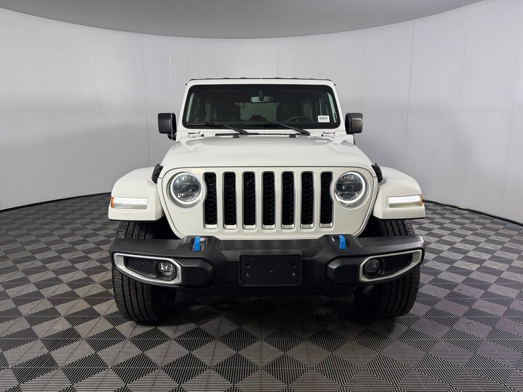 Used 2023 Jeep Wrangler Unlimited Sahara AWD/4WD image 3
