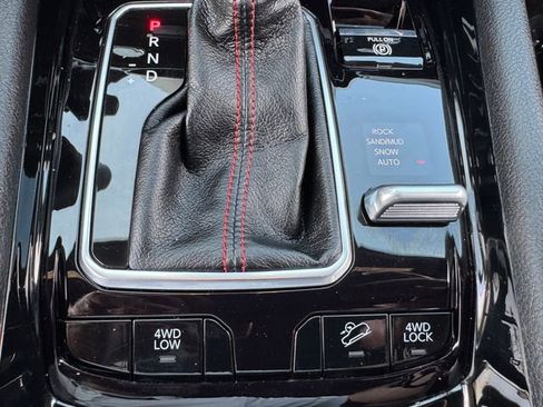 Used 2025 Jeep Compass Trailhawk image 28