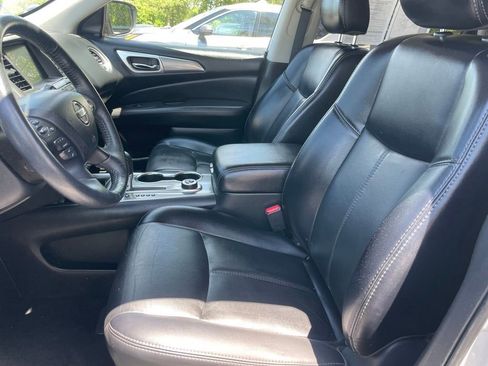 Used 2019 Nissan Pathfinder SL AWD/4WD image 7