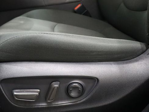 Used 2022 Toyota RAV4 XLE image 19