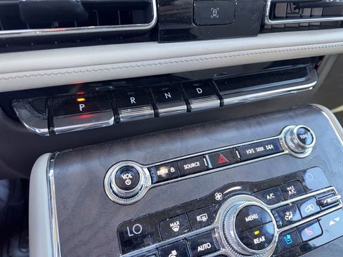 Used 2020 Lincoln Aviator Reserve w/ Equipment Group 201A image 12