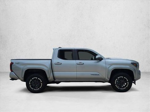 Used 2025 Toyota Tacoma TRD Sport RWD image 4