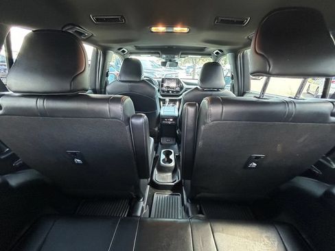 Used 2022 Toyota Highlander XSE FWD image 16
