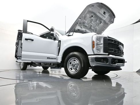 New 2026 Ford F350 XL w/ XL Chrome Package RWD image 34