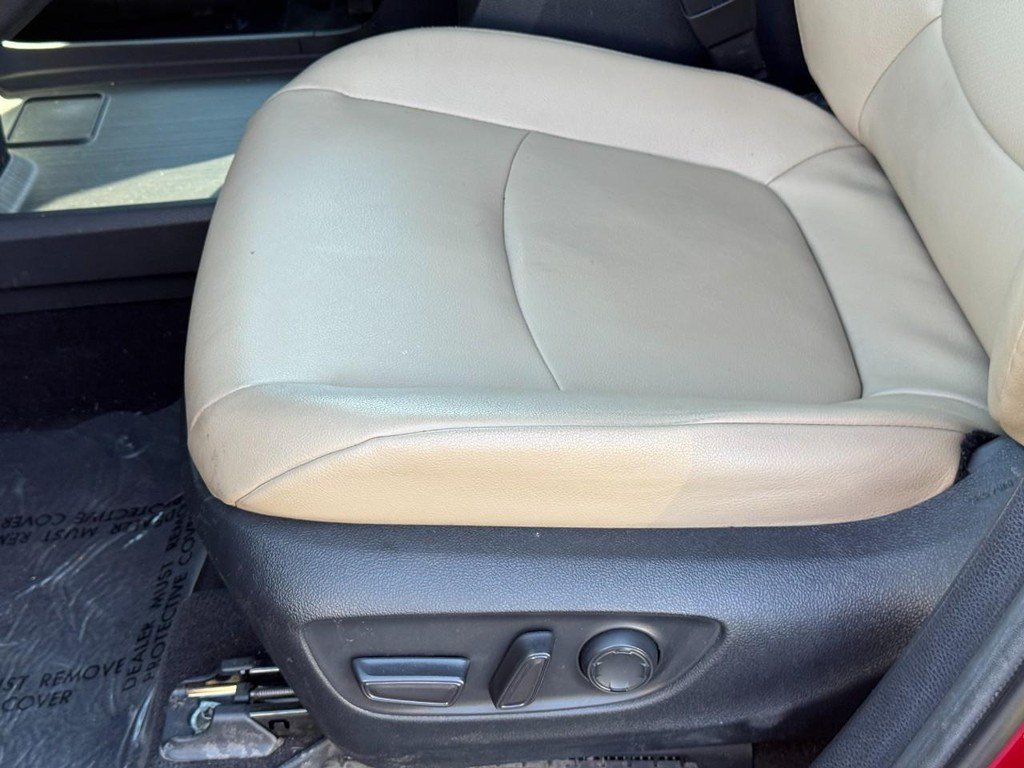 Used 2024 Toyota Sienna XLE FWD image 25