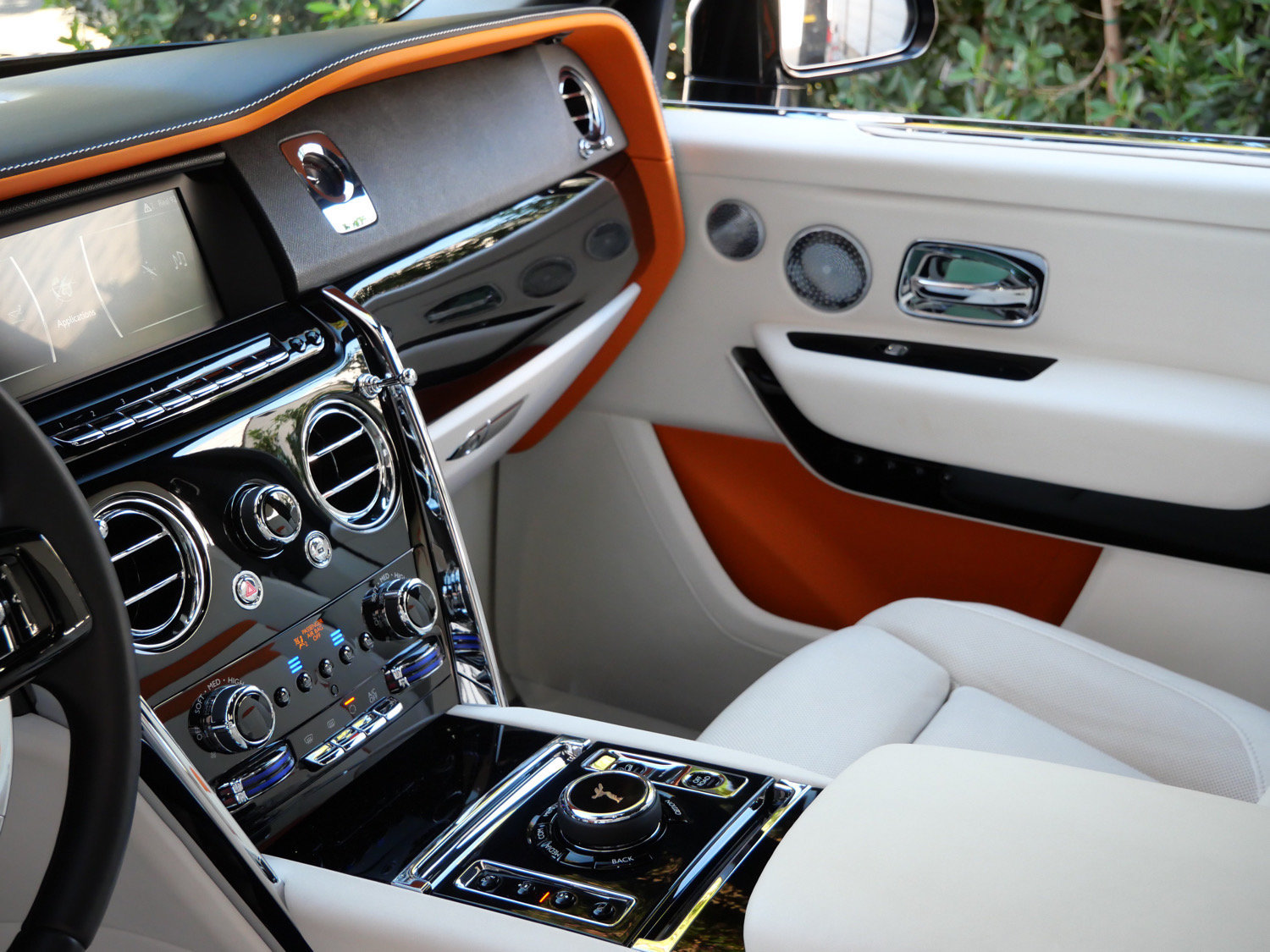Certified 2022 Rolls-Royce Cullinan w/ Technology Package AWD/4WD image 25
