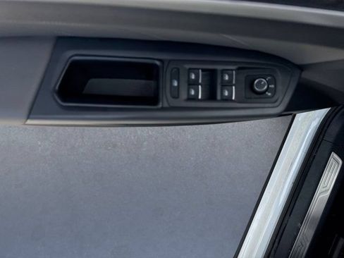 Used 2023 Volkswagen Atlas SE w/ Panoramic Sunroof Package FWD image 26