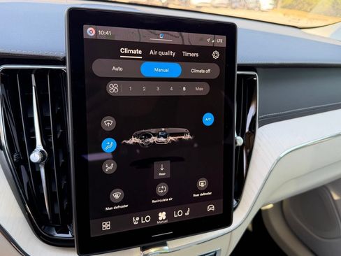New 2027 Volvo XC60 B5 Ultra AWD/4WD image 16