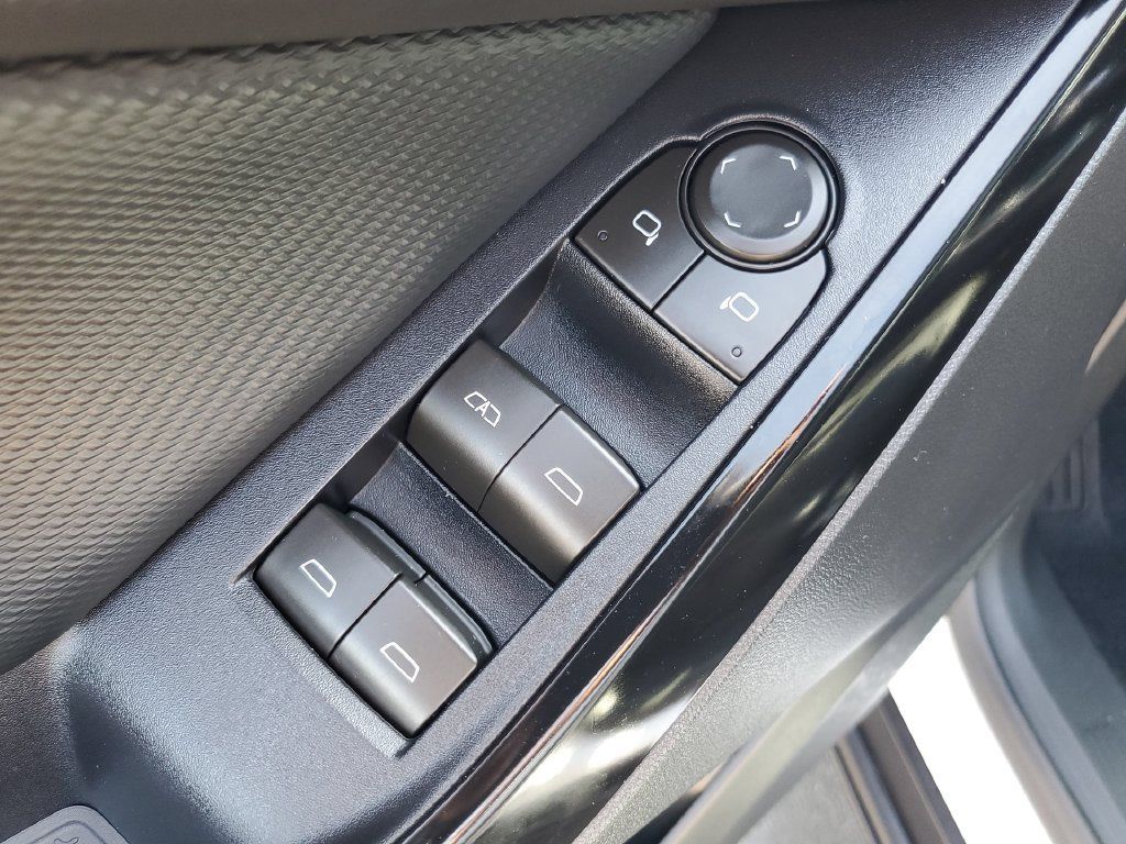 Used 2026 Chevrolet Equinox LT w/ Safety and Technology Package FWD image 24