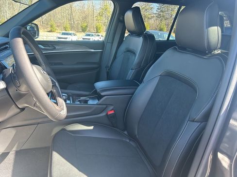 New 2026 Jeep Grand Cherokee Altitude AWD/4WD image 10