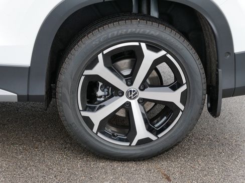 New 2026 Volkswagen Tiguan SE image 4