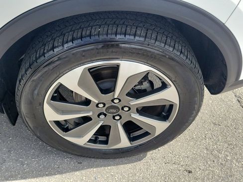 Used 2024 Ford Escape Platinum w/ Premium Technology Package image 7