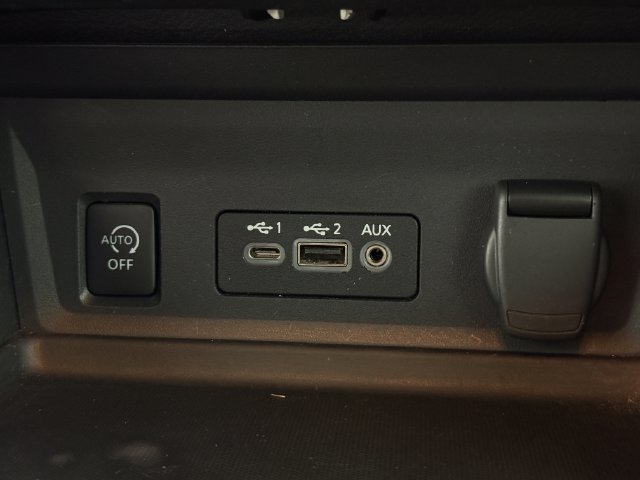 Used 2024 Nissan Sentra SV FWD image 17