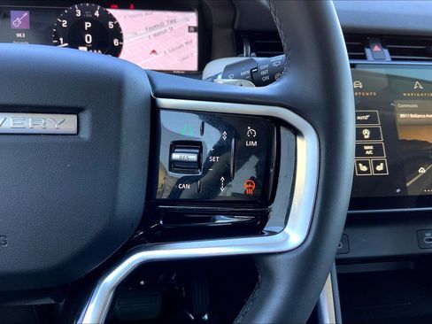 Used 2024 Land Rover Discovery Sport S image 24