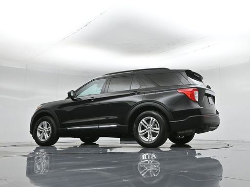 Used 2022 Ford Explorer XLT image 4