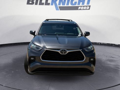 Used 2020 Toyota Highlander XLE AWD/4WD image 8